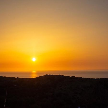 Infinity Wellness Boutique Hotel Afráta エクステリア 写真